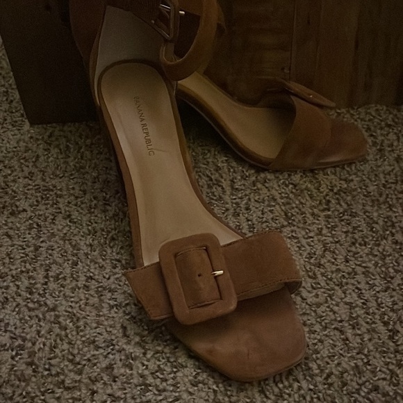 Size 9 1/2 Banana Republic Suede Brown Ankle Strap sandals - Gently worn - Picture 2 of 8